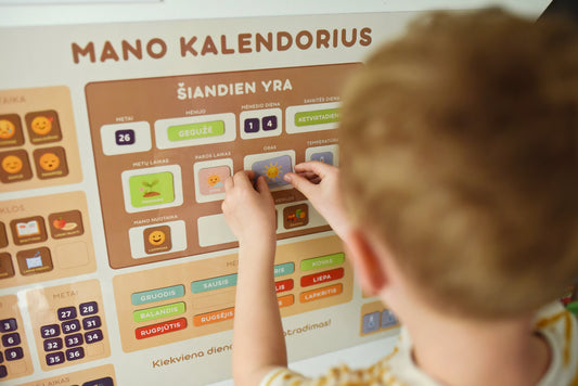 Magnetinis kalendorius vaikams: kada vaikas pradeda suprasti laiką ir kaip jam padėti?